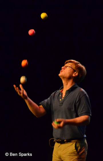 https://www.solipsys.co.uk/images/Juggling2.jpg